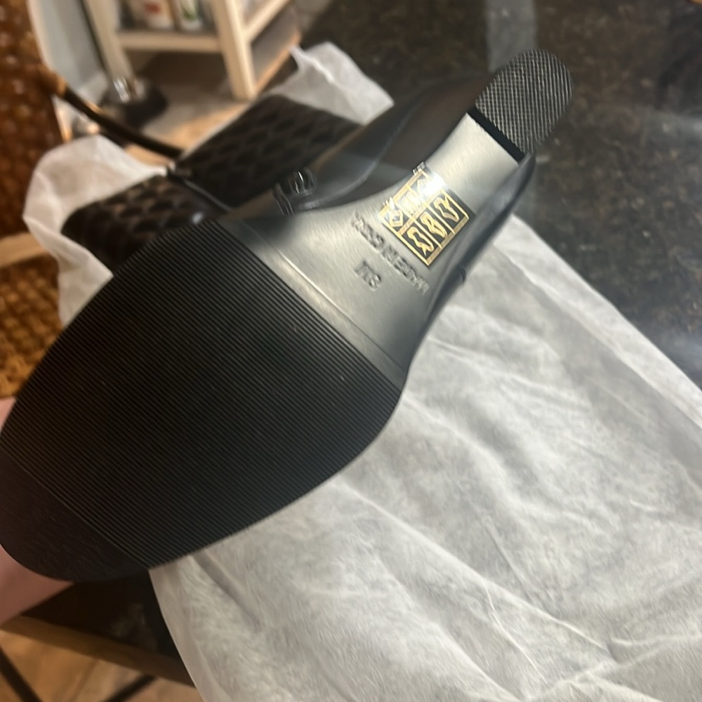 New - Picture 2 of 3